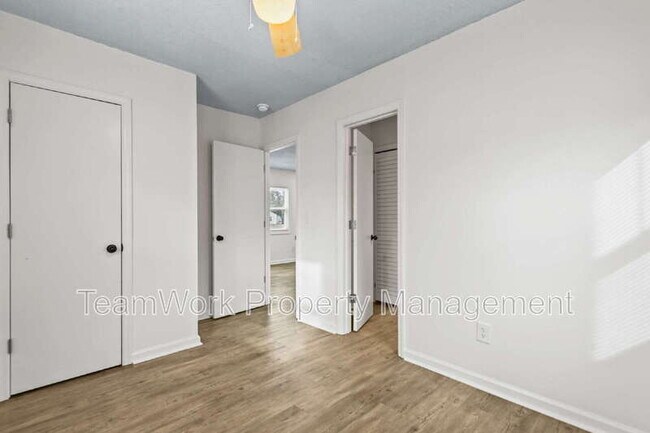 Building Photo - 3043 Terry Dr