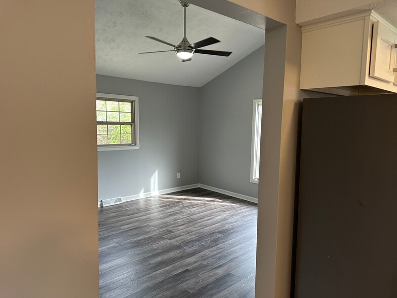 Living Room - 605 Buckingham Ln