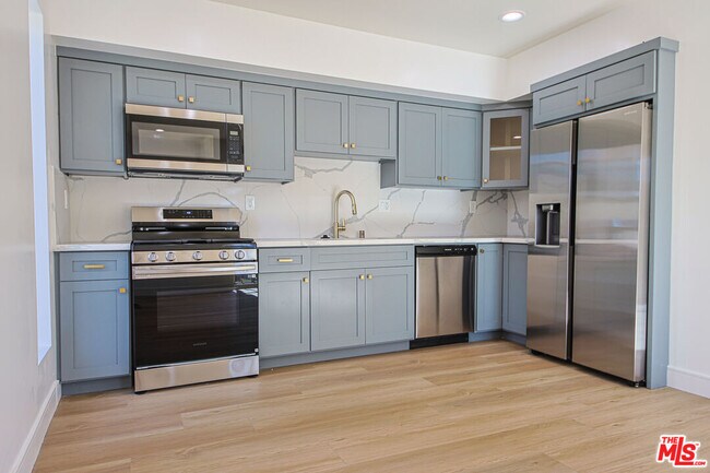 Building Photo - 10803 1/2 Kling St