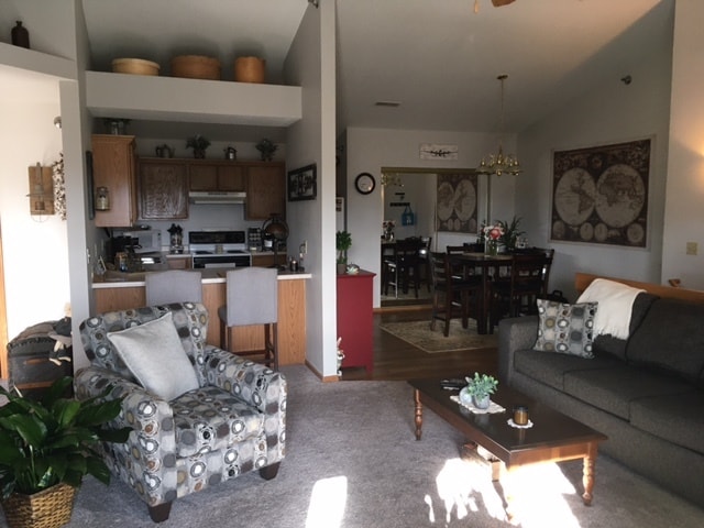 Eat-in kitchen, dining room - 135 W Oak Leaf Dr