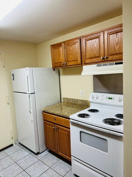 Building Photo - 9 Post Oak Ln