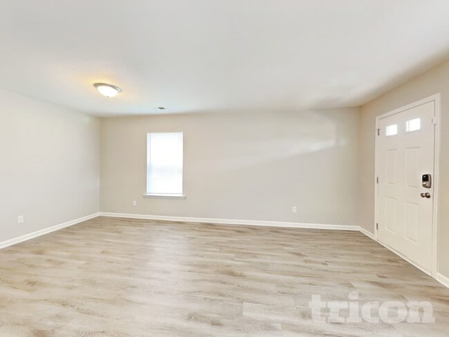 Building Photo - 226 Blazer Dr