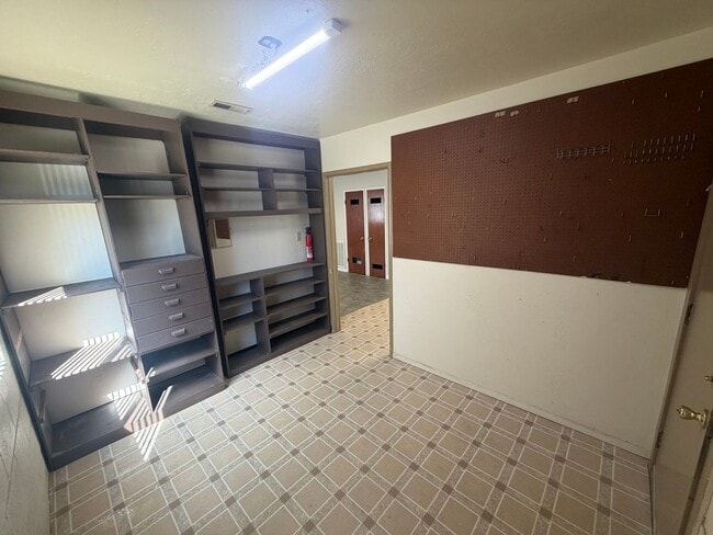 Building Photo - Spacious 4 Bedroom | 3 Bathroom | House in Curtis Park