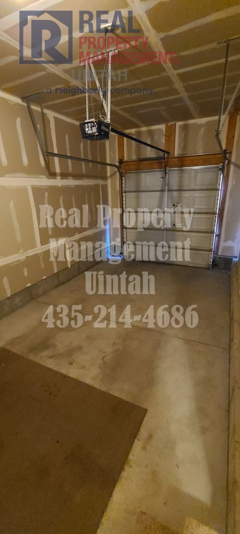 Building Photo - 431 E Gray Fox Ln