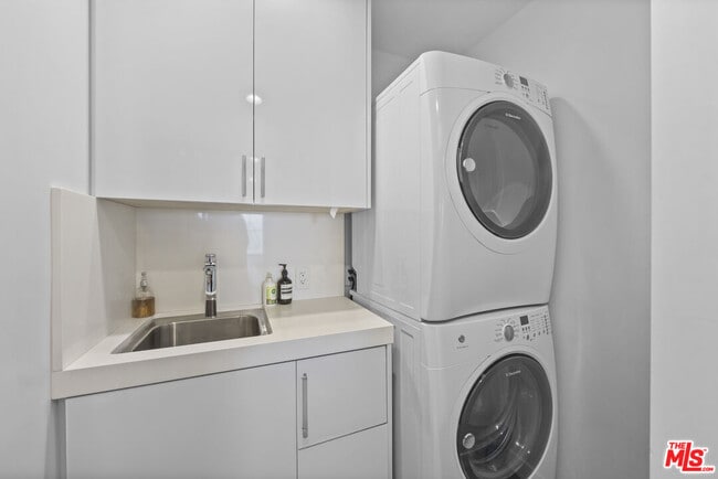 Building Photo - 26508 Latigo Shore Dr