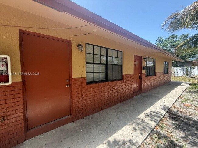 Building Photo - 1132 NE 5th Ave