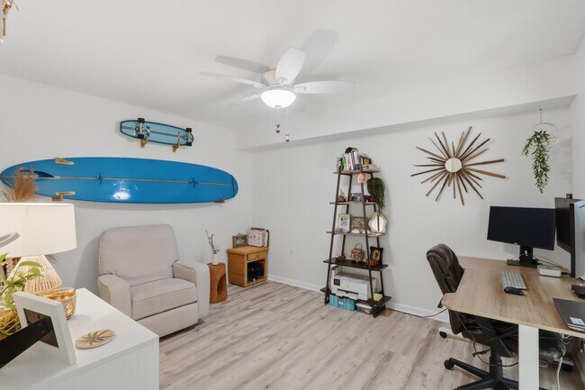 Building Photo - 1806 18th Ln