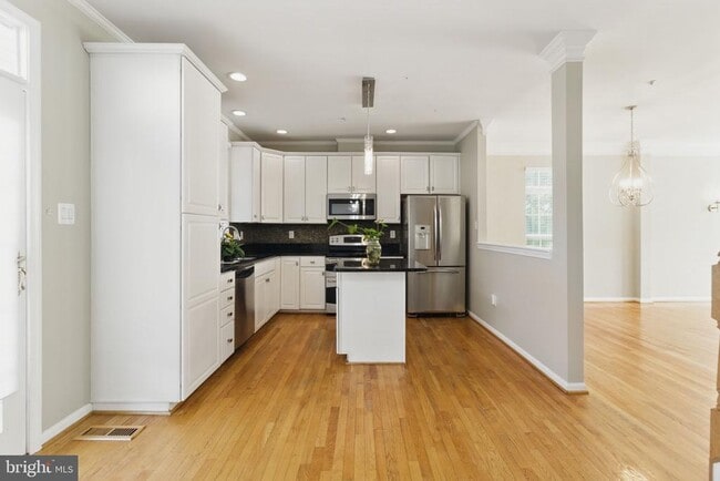 Building Photo - 20801 Shamrock Glen Cir