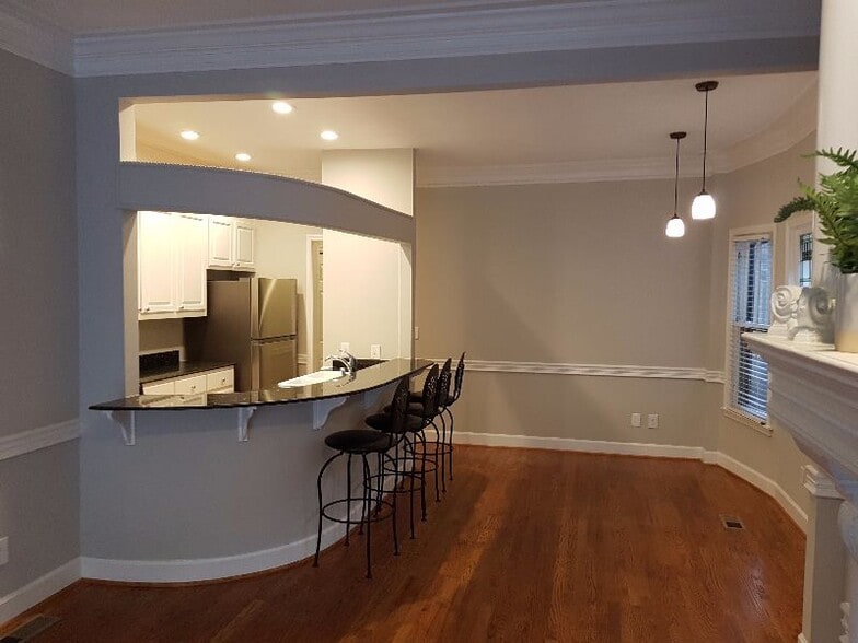 Building Photo - 336 5th St NE