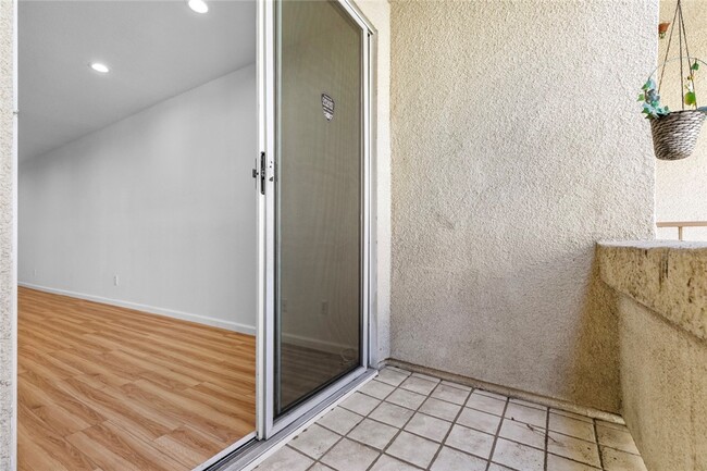 Building Photo - 16940 Chatsworth St