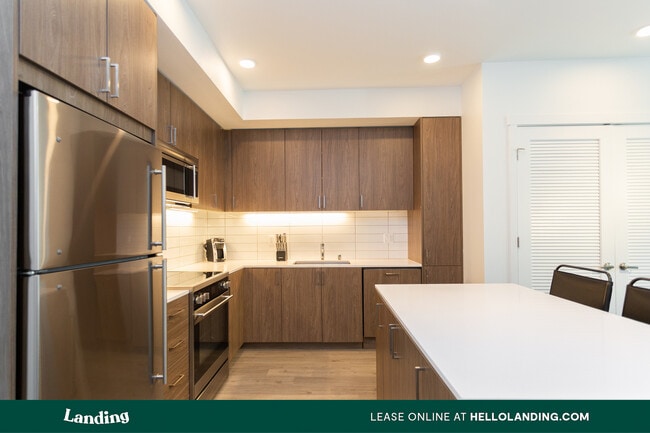 Building Photo - 9314 W Russell Rd