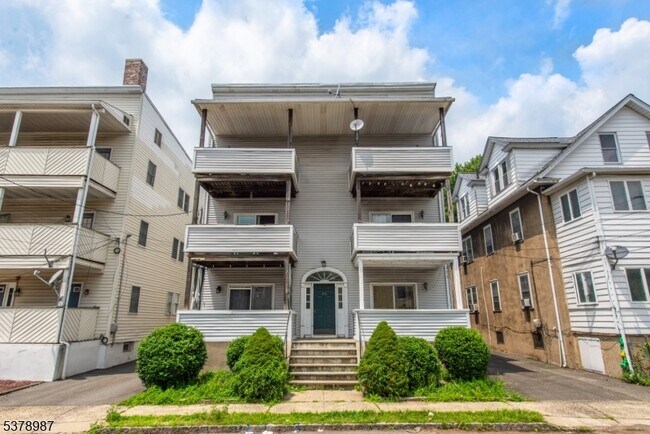 Primary Photo - 22 Orchard St