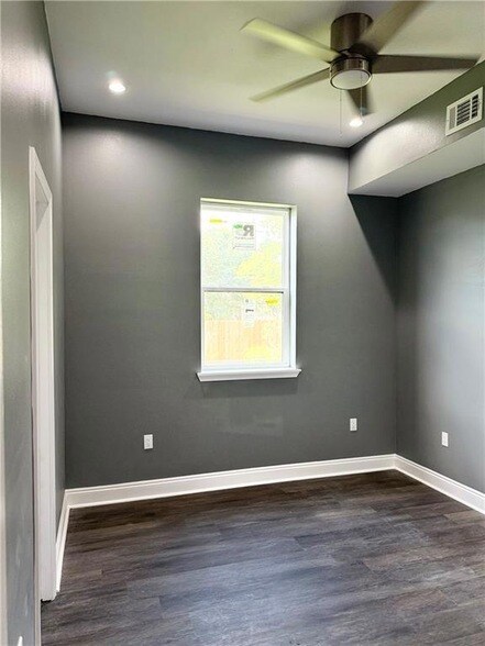 Building Photo - 8927 Fig St