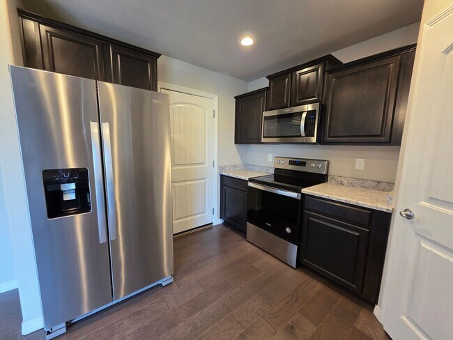Building Photo - 3 Bed 3 bath house in Lorson Ranch!