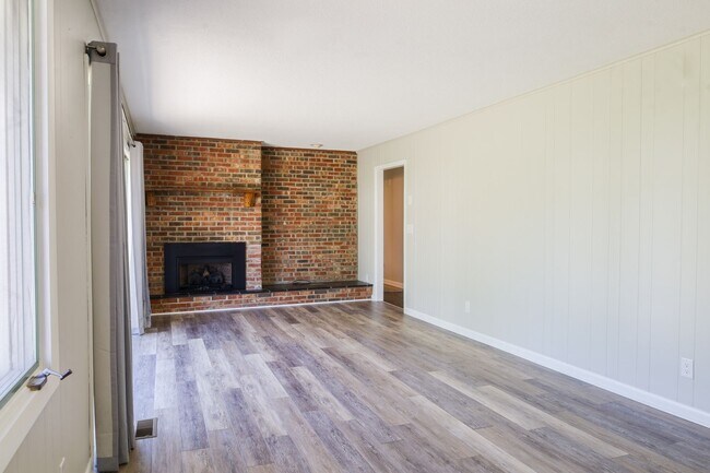 Building Photo - Newly renovated 3 bed and 1.5 bath house in Jonesborough