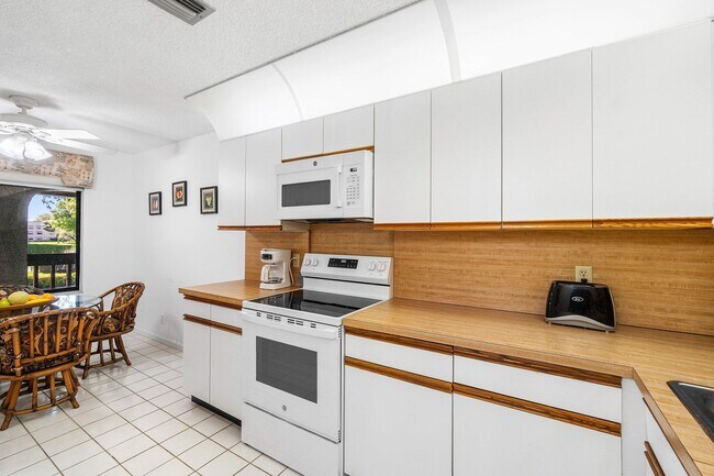 Building Photo - 10137 Mangrove Dr