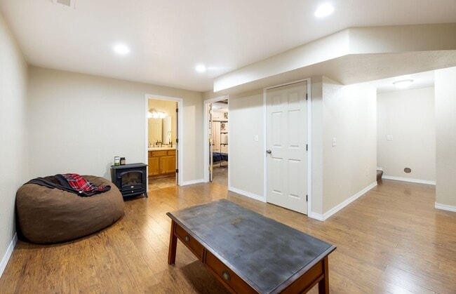 Building Photo - Gorgeous 4 Bed / 3 Bath Home on Hermione Lane!