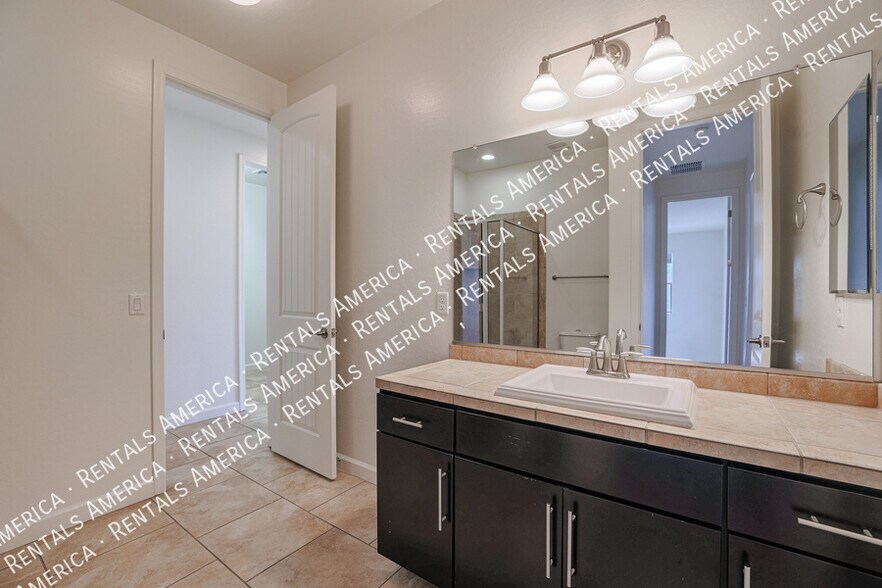 Building Photo - 654 E Sipapu Dr