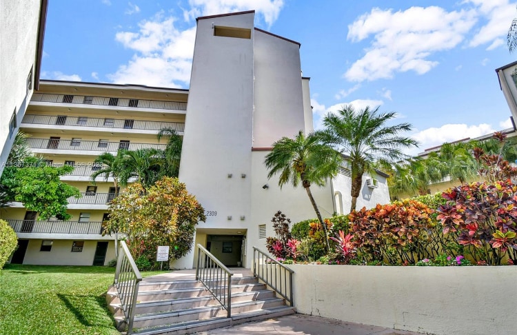 Building Photo - 2311 S Cypress Bend Dr