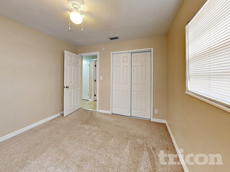 Building Photo - 2147 66th Ave S