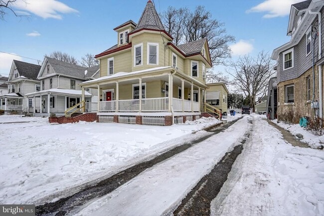 Building Photo - 127 7th Ave