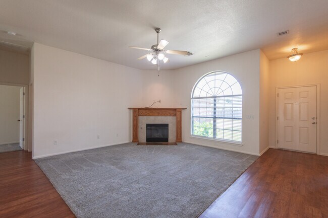 Building Photo - 17405 Bronze Ln