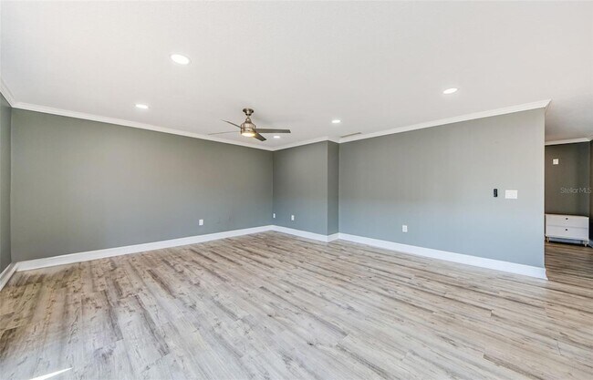 Building Photo - 722 116th Ave N