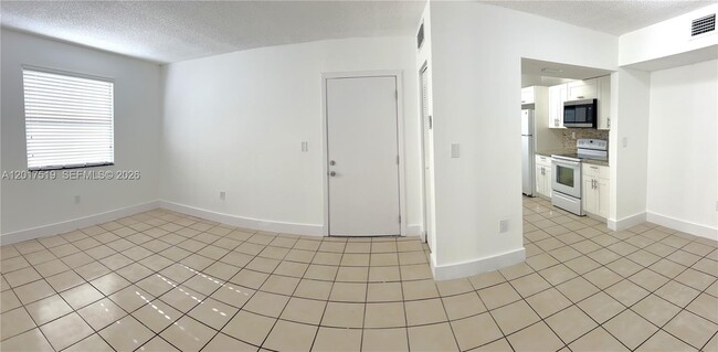 Building Photo - 680 NW 114th Ave