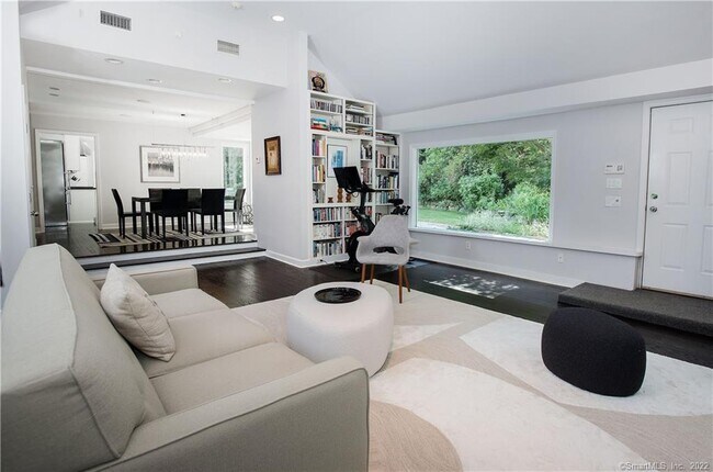 Building Photo - 117 Tobys Ln