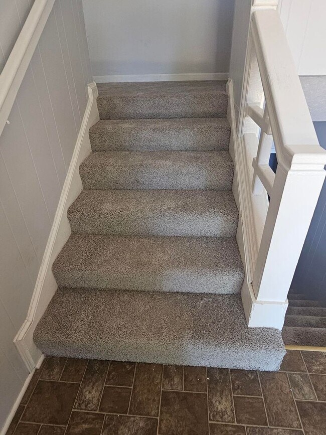 Building Photo - Amazing 4 Bedroom Home w/Basement! Conveni...