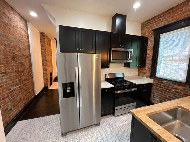 Building Photo - Spacious 3 bedroom duplex near Franklin Park