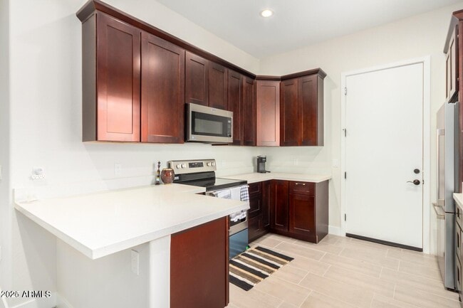 Building Photo - 846 N Pueblo Dr