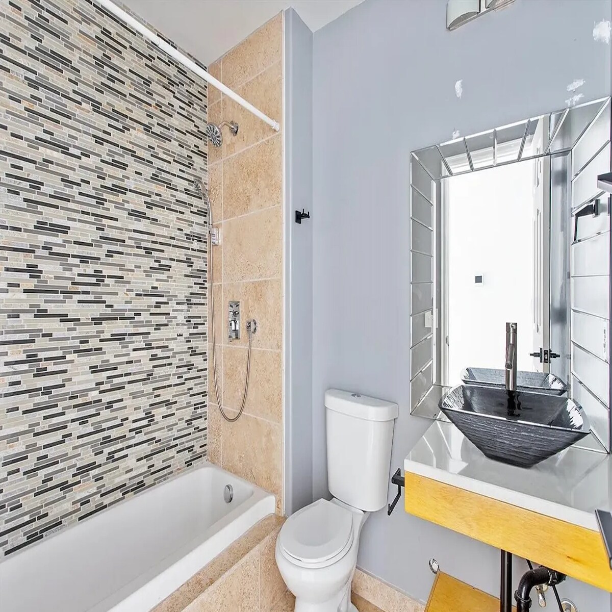 Building Photo - 5560 Kalispell St