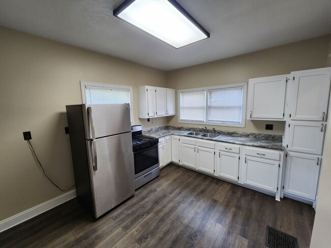 Building Photo - 603 Leclaire St