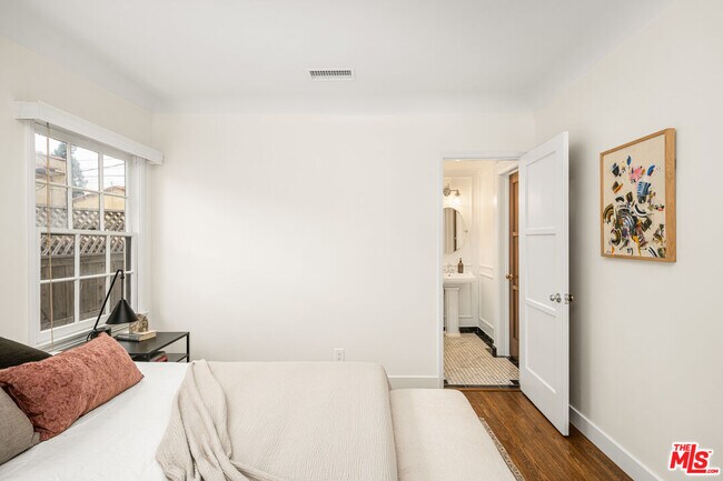 Building Photo - 3401 W 41st St