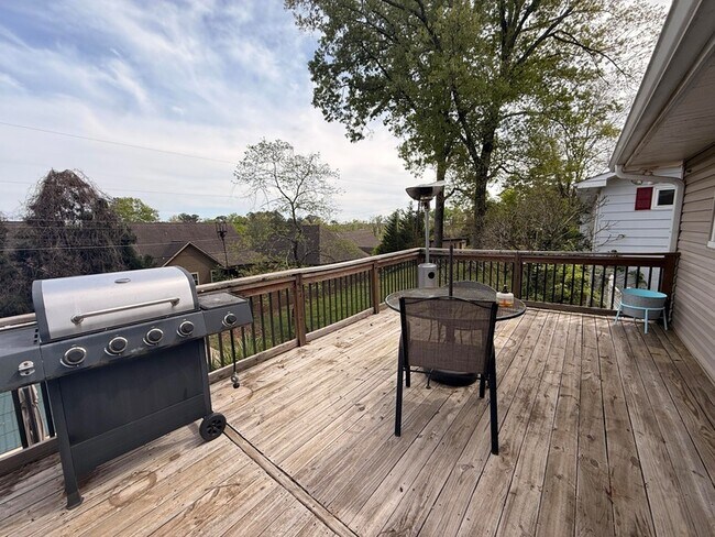 Building Photo - 1012 Elaine Trail