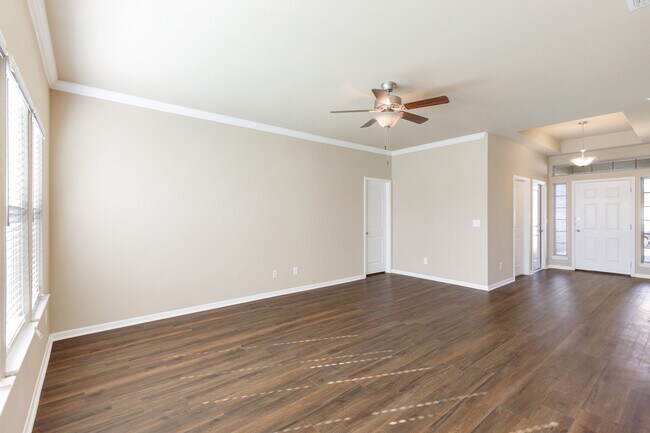 Building Photo - 623 Parkfield Ln