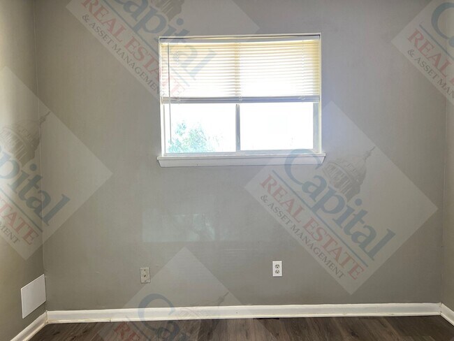 Building Photo - 402 W Curtis Dr