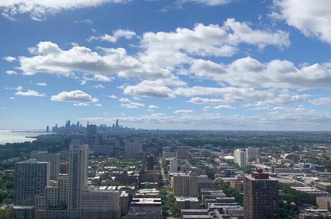 Building Photo - 5415 N Sheridan Rd