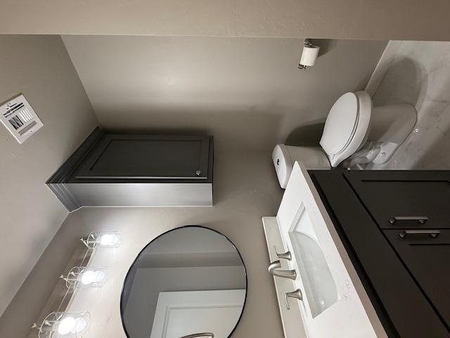 Building Photo - 600 Abadan Dr