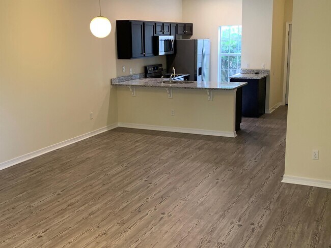 Building Photo - 2717 Bay Club Dr