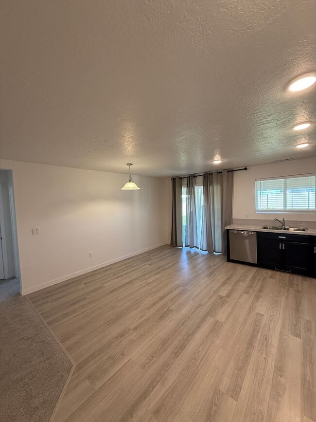 Building Photo - Half Off First Months Rent!- Unfurnished H...