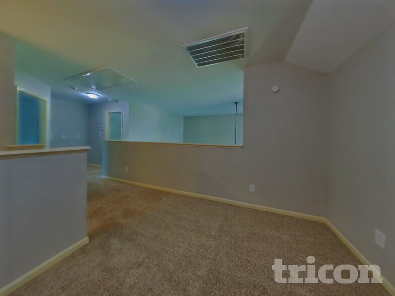 Building Photo - 1422 Collins Dr