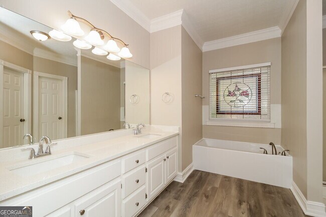 Building Photo - 355 Woodstream Dr
