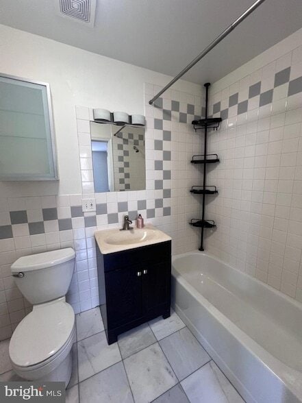 Building Photo - 443 Fairmount Ave