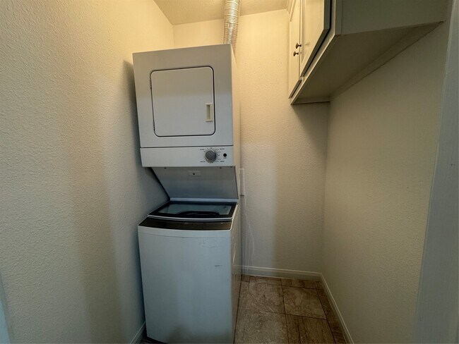 Building Photo - 5333 Richmond Ave