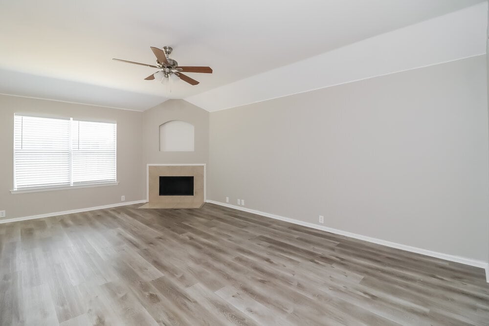 Building Photo - 718 Reindeer Dr