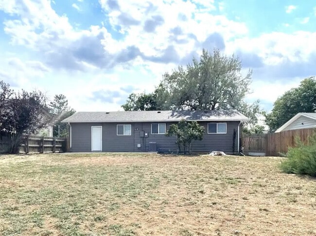 Building Photo - 387 Helena Cir