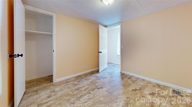 Building Photo - 4120 Glenola Dr