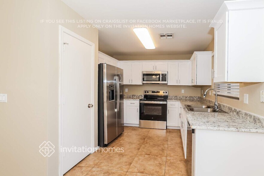 Building Photo - 725 S Parkwood